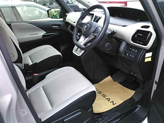 NISSAN SERENA 2017