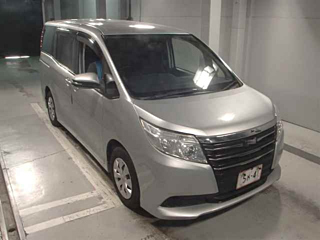 TOYOTA NOAH 2015