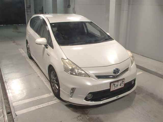 TOYOTA PRIUS ALPHA 2013