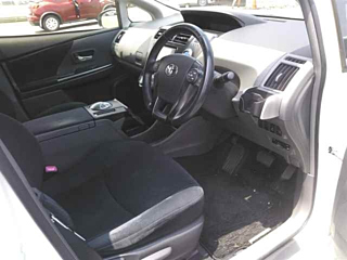 TOYOTA PRIUS ALPHA 2013