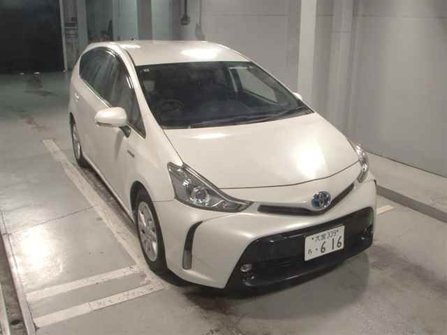 TOYOTA PRIUS ALPHA 2015