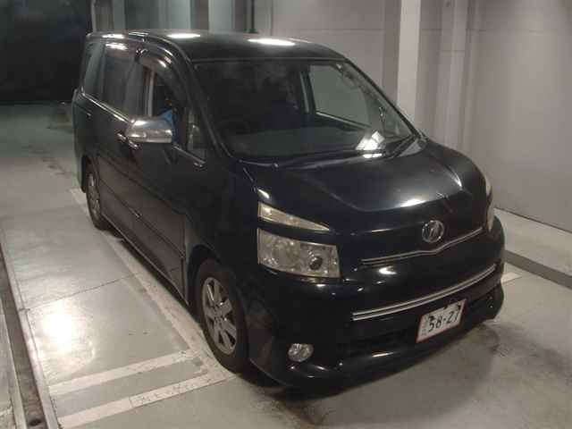 TOYOTA VOXY 2009