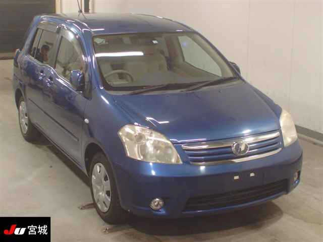 TOYOTA RAUM 2010