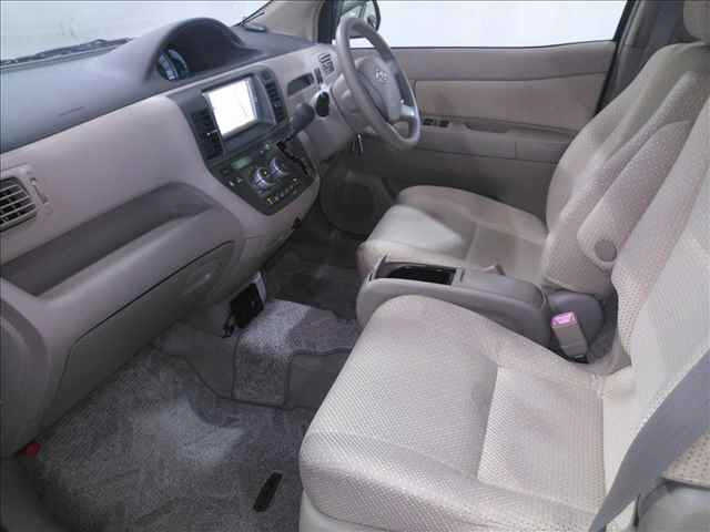 TOYOTA RAUM 2010