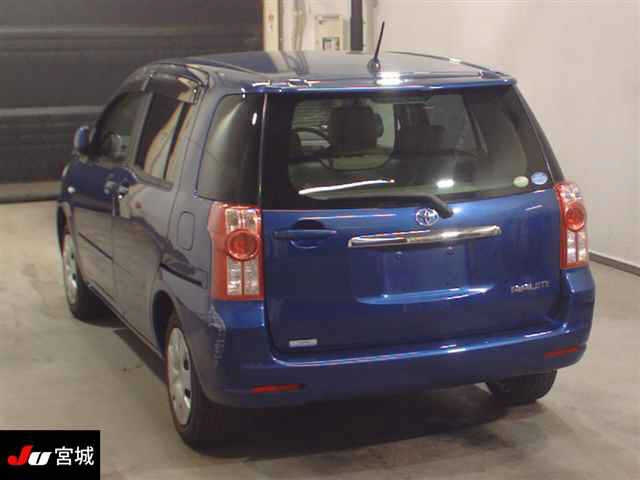 TOYOTA RAUM 2010