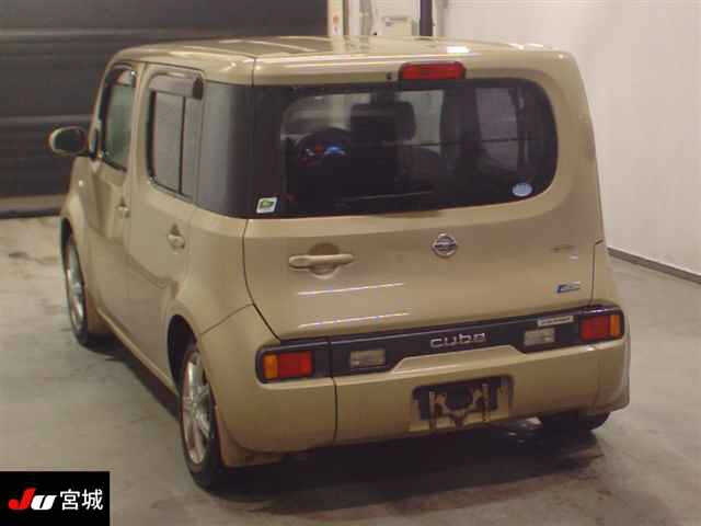 NISSAN CUBE 2010