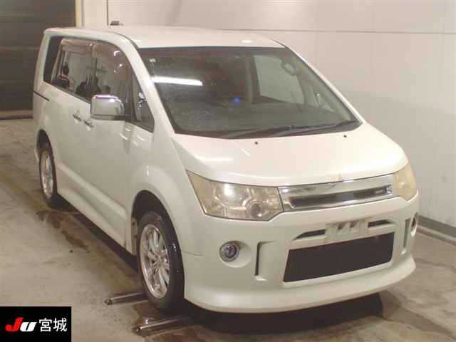 MITSUBISHI DELICA D5 2010
