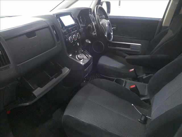 MITSUBISHI DELICA D5 2010