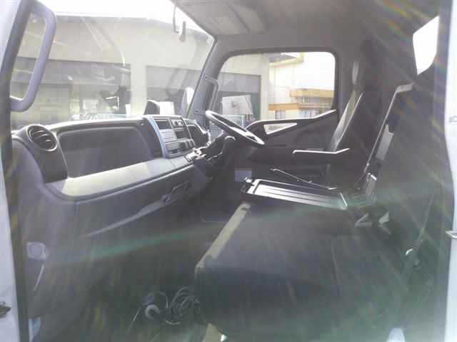 MITSUBISHI CANTER 2023