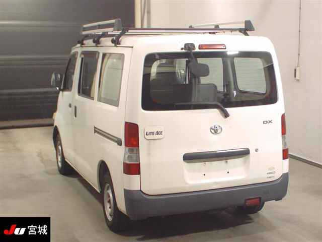 TOYOTA LITE ACE VAN 2011