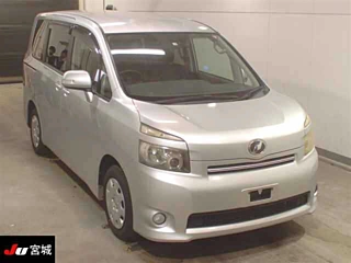 TOYOTA VOXY 2010