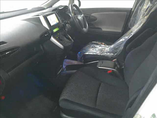 TOYOTA WISH 2010