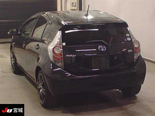 TOYOTA AQUA 2012