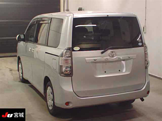 TOYOTA VOXY 2010