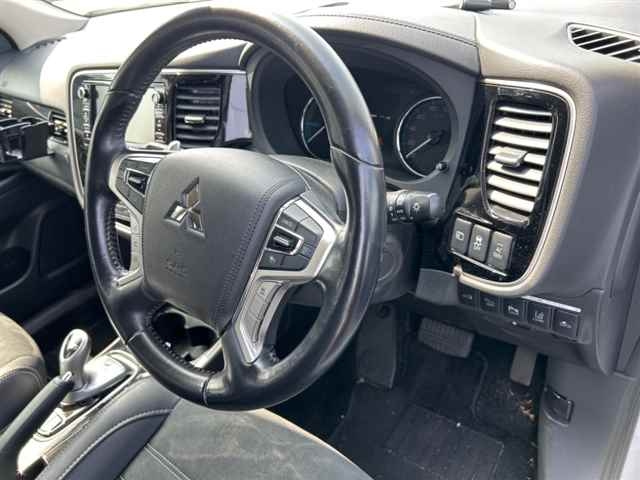 MITSUBISHI OUTLANDER PHEV 2016