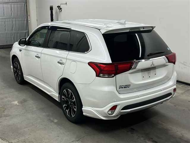 MITSUBISHI OUTLANDER PHEV 2016