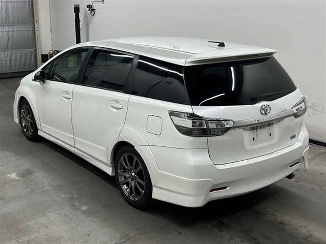 TOYOTA WISH 2014