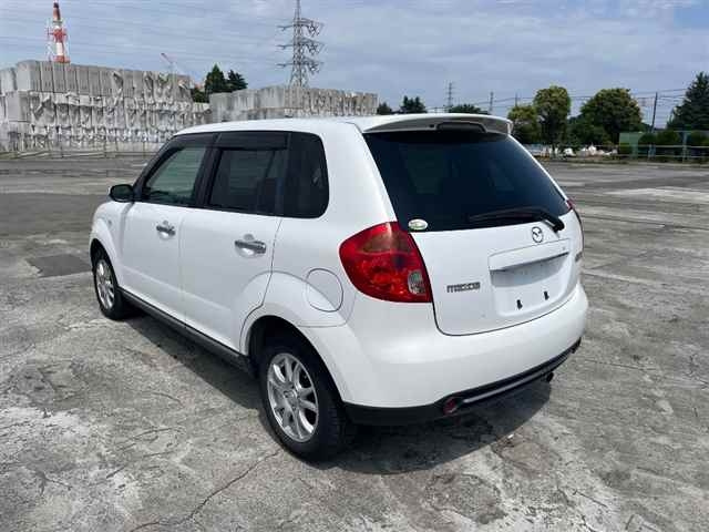 MAZDA VERISA 2010