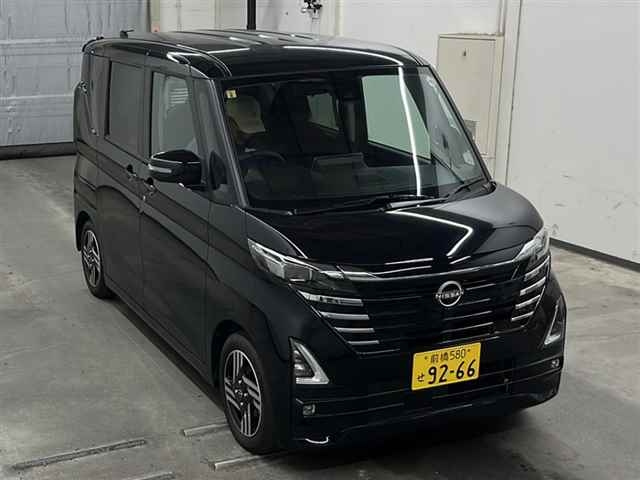 NISSAN ROOX 2023