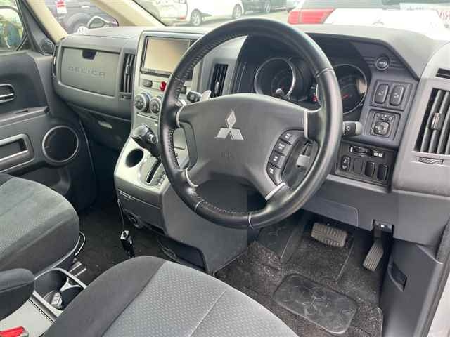 MITSUBISHI DELICA D5 2012