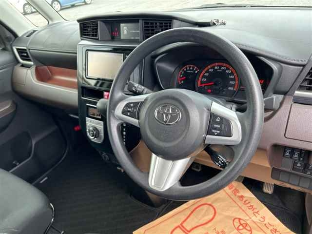 TOYOTA ROOMY 2018