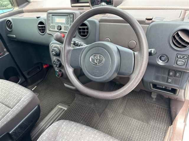 TOYOTA PORTE 2015