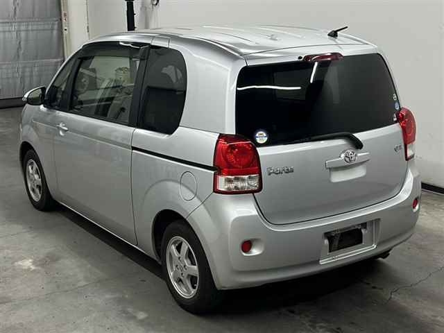 TOYOTA PORTE 2015