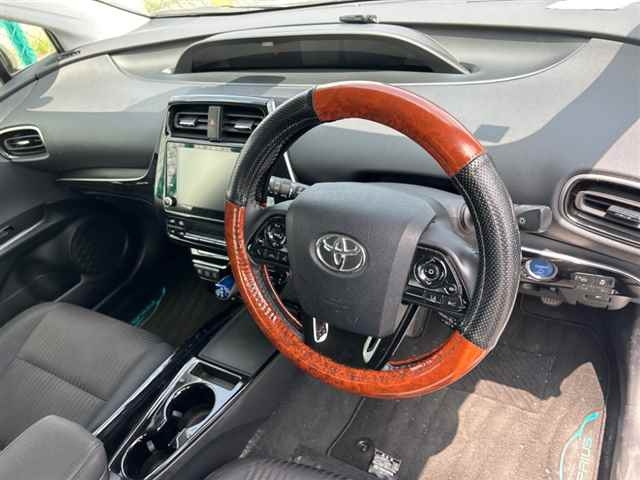 TOYOTA PRIUS 2021