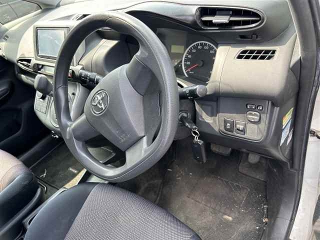 TOYOTA WISH 2013