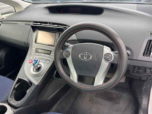 TOYOTA PRIUS 2012