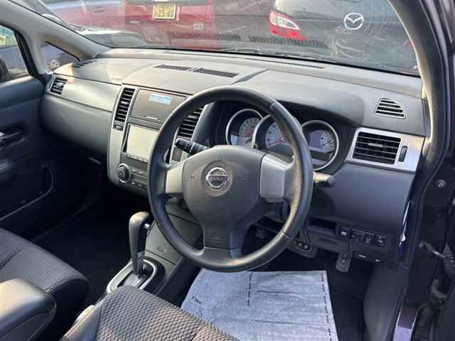 NISSAN TIIDA 2012