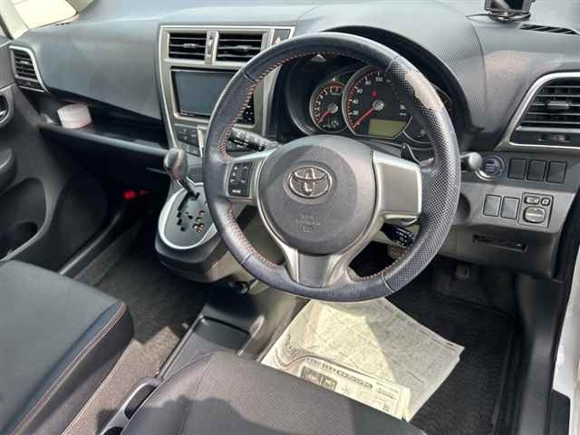 TOYOTA RACTIS 2011