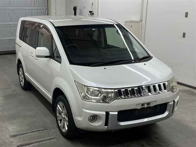 MITSUBISHI DELICA D5 2012