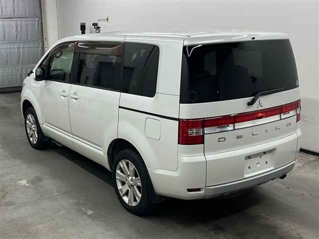 MITSUBISHI DELICA D5 2012