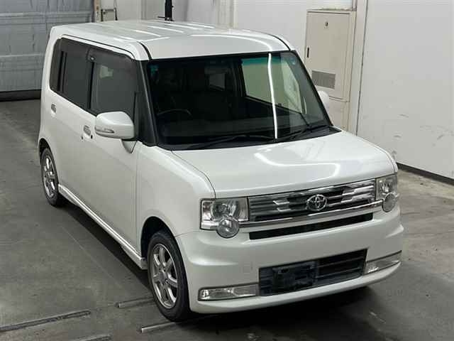 TOYOTA PIXIS SPACE 2012