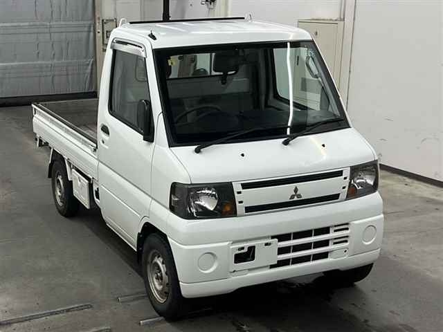 MITSUBISHI MINICAB TRUCK 2011