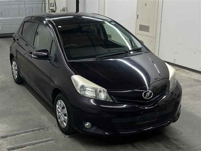 TOYOTA VITZ 2013