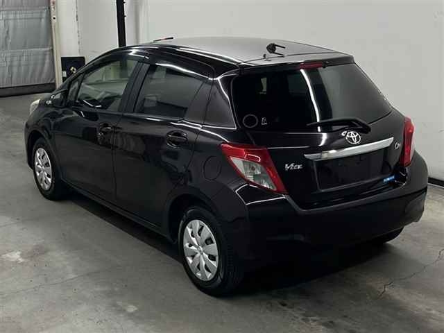 TOYOTA VITZ 2013