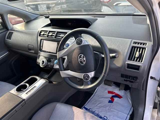 TOYOTA PRIUS ALPHA 2012