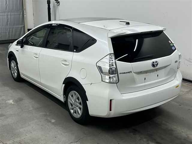 TOYOTA PRIUS ALPHA 2012