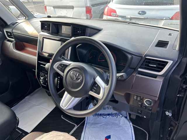TOYOTA ROOMY 2020