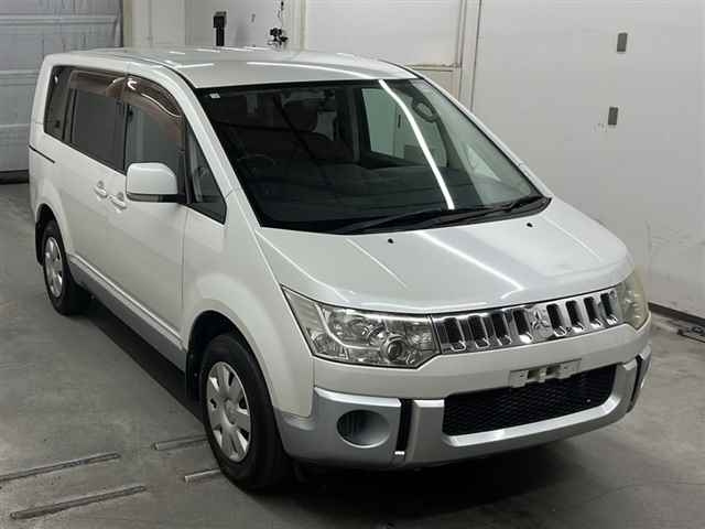 MITSUBISHI DELICA D5 2010