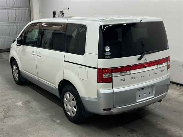 MITSUBISHI DELICA D5 2010