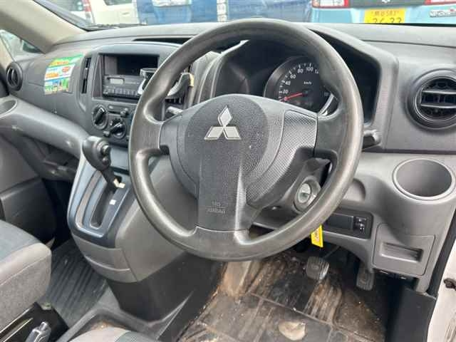 MITSUBISHI DELICA 2013