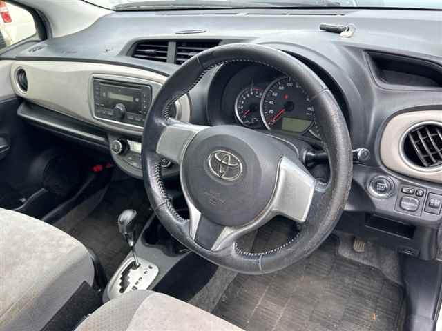 TOYOTA VITZ 2012