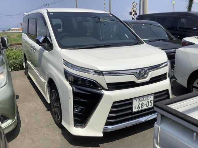 TOYOTA VOXY 2018