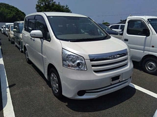 TOYOTA NOAH 2009