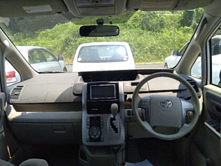 TOYOTA NOAH 2009