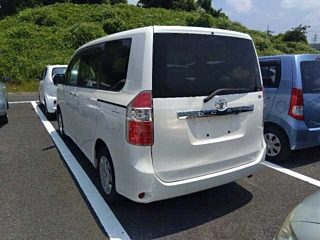 TOYOTA NOAH 2009