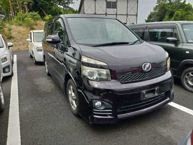 TOYOTA VOXY 2010